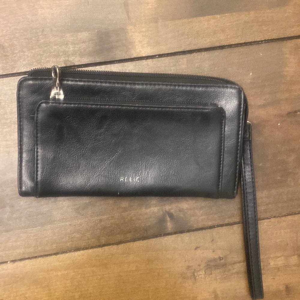 Relic‎ black leather wristlet wallet
